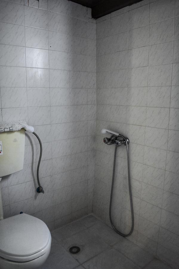 ホテル Alisahni Vári エクステリア 写真
