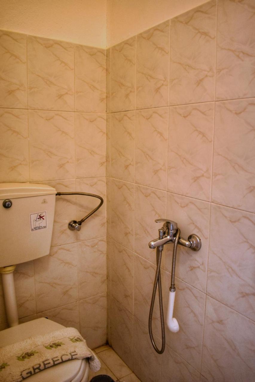 ホテル Alisahni Vári エクステリア 写真